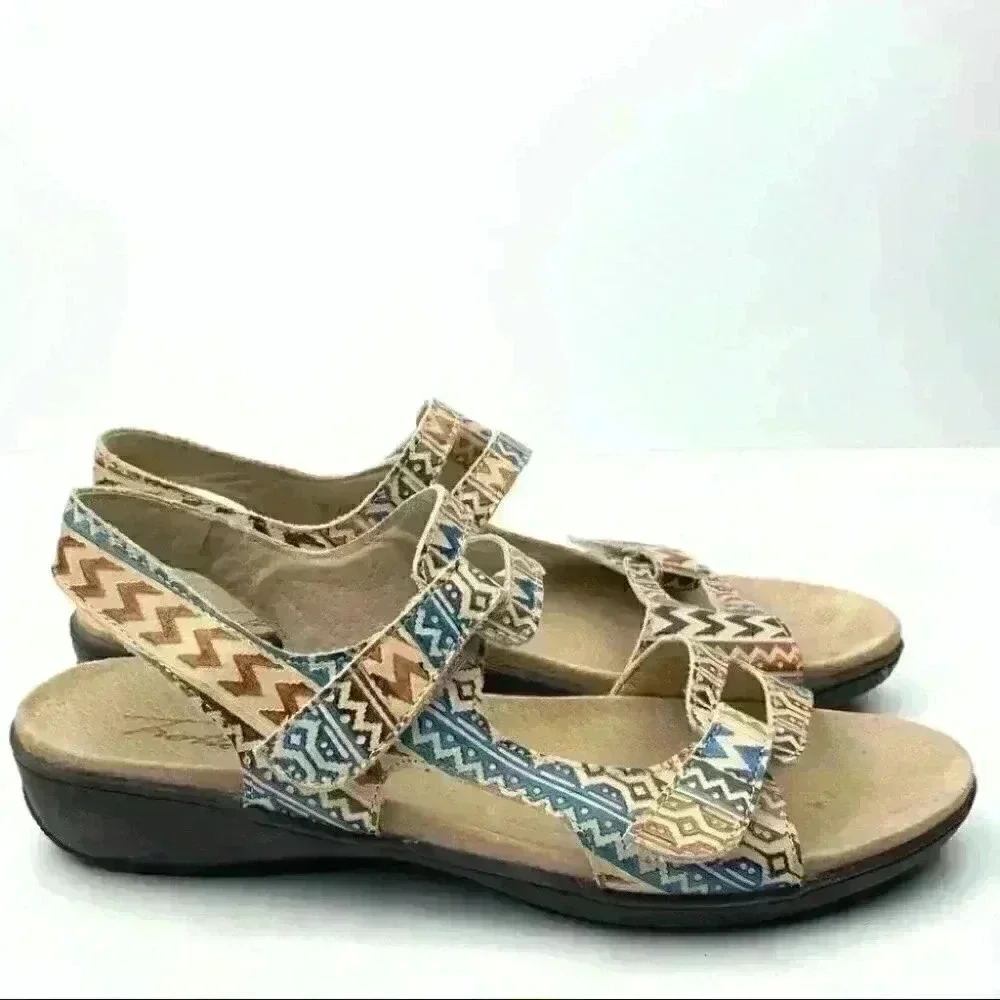Trotters Sandals size 7 multicolored southwestern